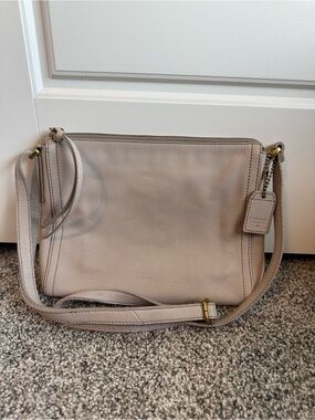 Fossil Pebbled Leather Crossbody Bag in Light Taupe